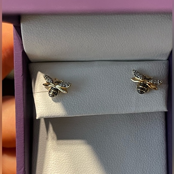 Diamond HoneyBee Necklace & Stud Earrings Set - Picture 7 of 7